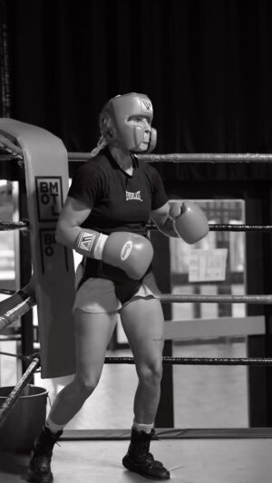Kim Clavel Instagram - On reste focus, on a q’un seul objectif! Garder les ceintures à la maison ! 🥊
-
#clavelbermudez #boxing#girlswhofight #boxeuse