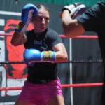 Kim Clavel Instagram - On se rapproche de mon combat et je me sens prête! Prête à gagner mon combat! Prête à redevenir championne du monde 👊🏼 - #boxing #clavelbermudez #femaleboxer #sparringsession