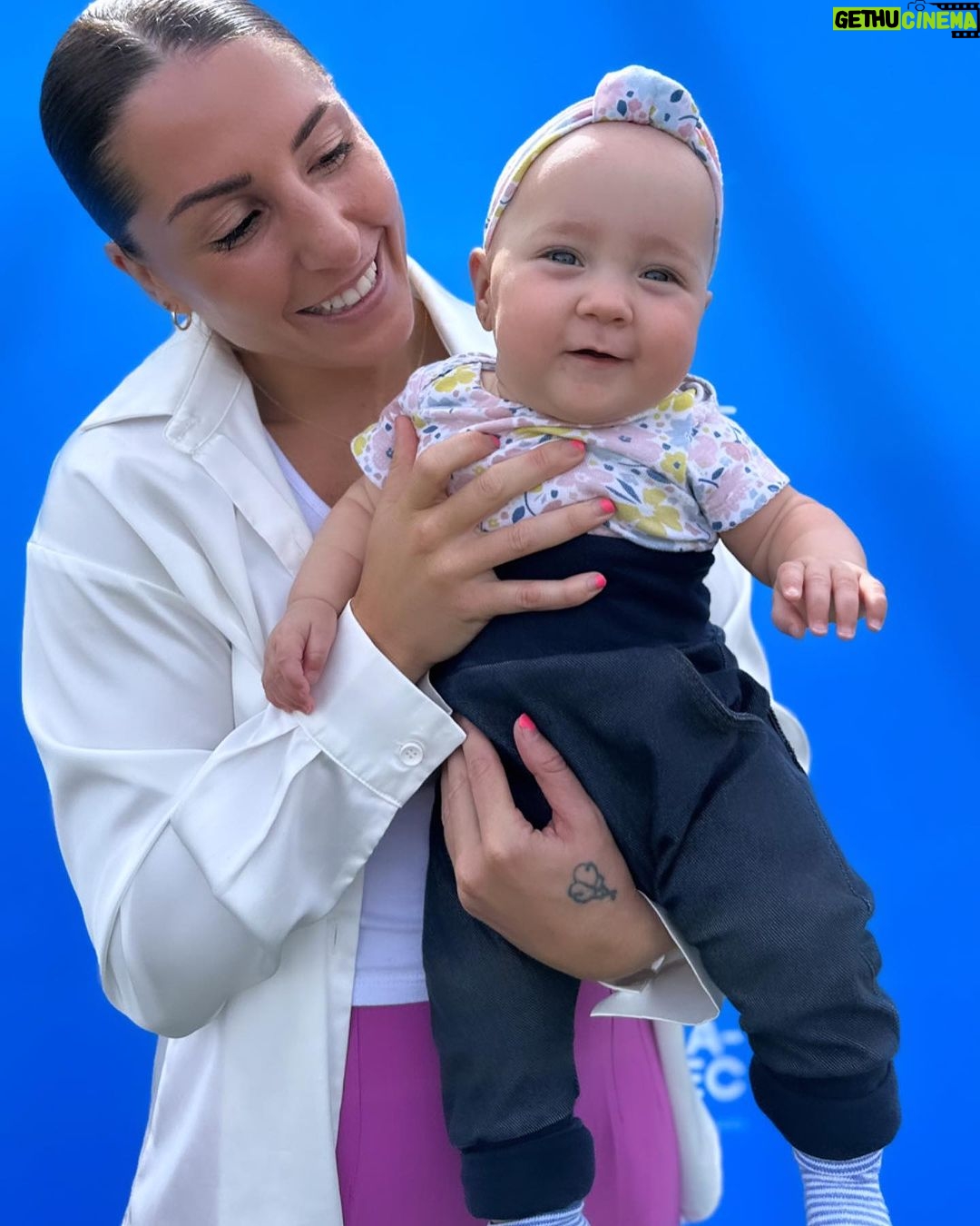 Kim Clavel Instagram - Je suis fière d’avoir été l’invité d’honneur pour le 20 ième anniversaire de @prema_quebec . 💖 La taille et le poids d’un être humain ne sont pas proportionnels à son courage La taille et le poids d’un être humain ne limitent pas les combats qu’il peut livrer La taille et le poids d’un être humain n’ont rien à voir avec à l’amour qu’il peut générer. Préma-Québec est une cause puissante qui repose sur la force de milliers de bébés qui se battent pour vivre chaque année. 💖💙 #premaQuebec #fondation