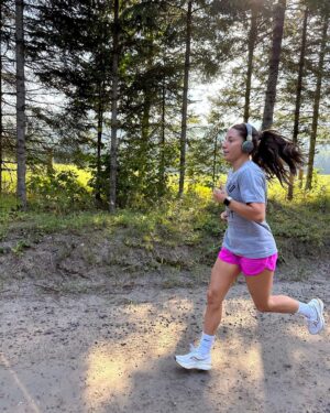 Kim Clavel Instagram - Chasing my dreams 🥊🏃🏽‍♀️ 

#Boxing #running #trainingcamp #clavelbermudez #womenboxing #laminerve #laurentides