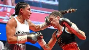 Kim Clavel Instagram - Hier j’ai livré le combat que je devais livrer.
Discipliné défensivement.
Toucher sans se faire toucher.
J’ai contrôlé le rythme du combat la majorité du temps.
Toucher les coups les plus clean.
Utilisé mon jeu de pieds. 
J’etais concentré à chaque rounds.
Au final je suis fière de ma performance, j’étais confiante que je gagnais ce combat la mais le verdict par décision partagée en a décidé autrement.
Félicitations à L’équipe Bermudez. 
Je vais me reposer, prendre du temps pour moi, me refaire des forces et on évaluera les possibilités avec mon équipe pour la suite des choses. 
Merci à vous tous pour votre support, vous êtes incroyables! 
Merci à mon équipe, commanditaires, partenaires d’entrainement, famille et amis.es! 

À bientôt ❤️‍🩹

#teamClavel #boxing #womenboxing