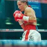 Kim Clavel Instagram - Le 4 avril je serai de retour dans le ring, ma passion pour le sport y est toujours. Le chemin n’est pas toujours simple, mais boxer c’est ce que j’aime faire et boxer c’est ce que je vais faire. À bientôt. Je retourne sous la chaleur de la Havane, m’entrainer! 🎟️🎟️🎟️ Les billets seront en vente et disponibles à compter du 26 janvier prochain sur www.ticketmaster.ca et directement chez GYM à info@groupeyvonmichel.ca. Les galas de GYM sont une présentation de Mise-O-Jeu en collaboration avec Bell Média. #womenboxing #boxing #casinodemontreal
