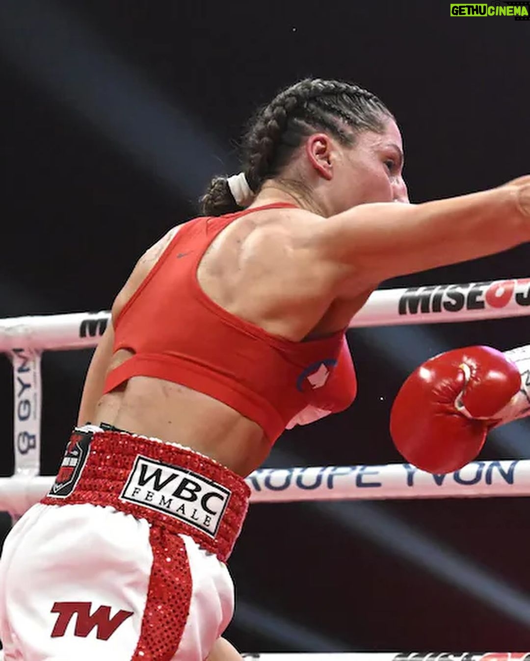 Kim Clavel Instagram - Le 4 avril je serai de retour dans le ring, ma passion pour le sport y est toujours. Le chemin n’est pas toujours simple, mais boxer c’est ce que j’aime faire et boxer c’est ce que je vais faire. À bientôt. Je retourne sous la chaleur de la Havane, m’entrainer! 🎟️🎟️🎟️ Les billets seront en vente et disponibles à compter du 26 janvier prochain sur www.ticketmaster.ca et directement chez GYM à info@groupeyvonmichel.ca. Les galas de GYM sont une présentation de Mise-O-Jeu en collaboration avec Bell Média. #womenboxing #boxing #casinodemontreal