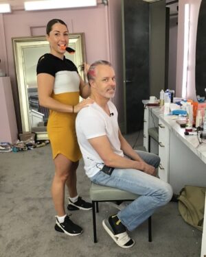 Kim Clavel Instagram - Bonne 4e saison de @bigbrothercelebrites ✨Une expérience, oui, difficile mais tellement unique, où des liens extraordinaires se créent. 🫶🏻 #bigbrothercélébrités