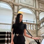 Kim Jisoo Instagram - So honored to have been invited to the royal palace for a lovely banquet & to have received honorary MBEs! 🎀 Thank you for the unforgettable experience!🇬🇧 London, England, UK