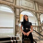 Kim Jisoo Instagram - So honored to have been invited to the royal palace for a lovely banquet & to have received honorary MBEs! 🎀 Thank you for the unforgettable experience!🇬🇧 London, England, UK