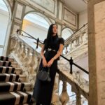 Kim Jisoo Instagram - So honored to have been invited to the royal palace for a lovely banquet & to have received honorary MBEs! 🎀 Thank you for the unforgettable experience!🇬🇧 London, England, UK