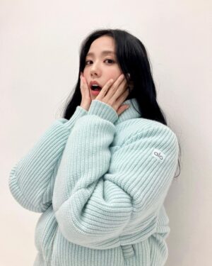 Kim Jisoo Instagram - ❄️
@alo 
@aloyoga