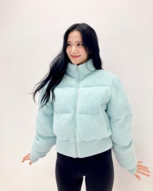 Kim Jisoo Instagram - ❄️
@alo 
@aloyoga