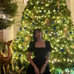 Kim Jisoo Instagram - With the Christmas tree🎄 London, England, UK