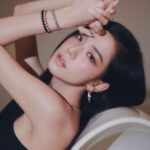 Kim Jisoo Instagram - @cartier @ellesingapore 🎀