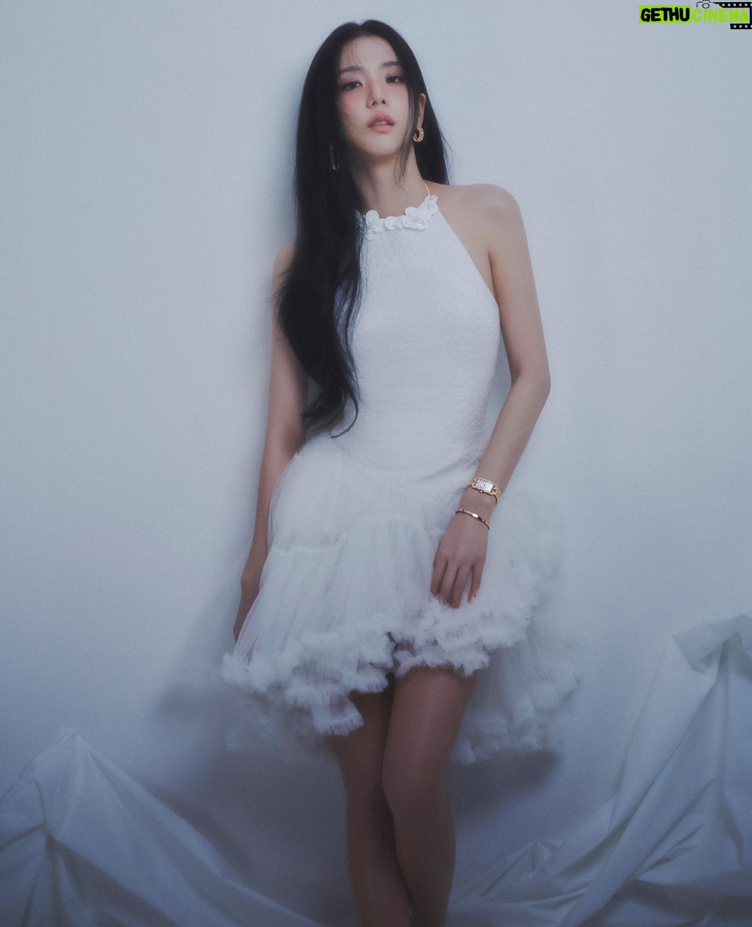 Kim Jisoo Instagram - @cartier @ellesingapore 🎀