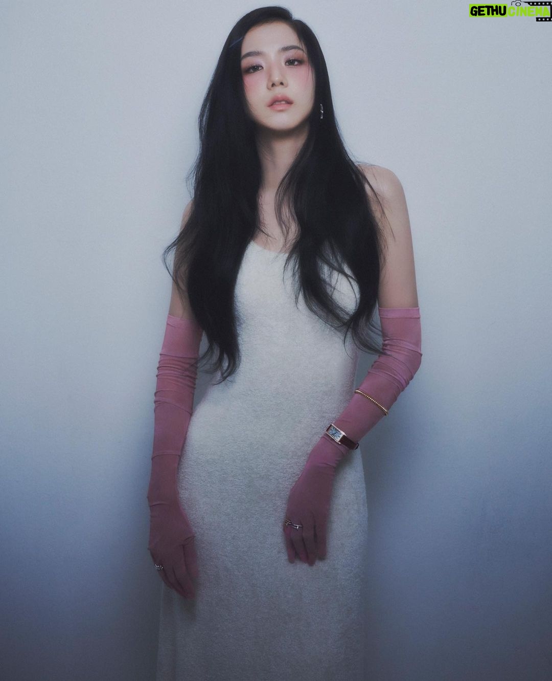 Kim Jisoo Instagram - @cartier @ellesingapore 🎀