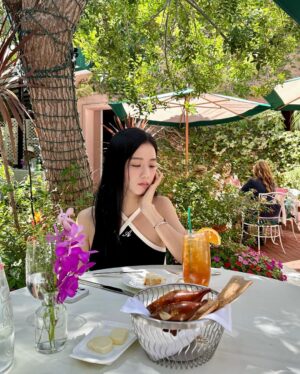 Kim Jisoo Instagram - 🍊
ᘏ▸◂ᘏ
꒰ ɞ̴̶̷ ·̮ ɞ̴̶̷ ꒱
/>🥨c\ ♡