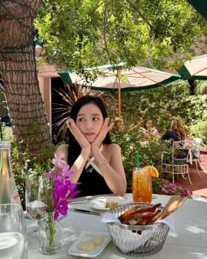 Kim Jisoo Instagram - 🍊
ᘏ▸◂ᘏ
꒰ ɞ̴̶̷ ·̮ ɞ̴̶̷ ꒱
/>🥨c\ ♡