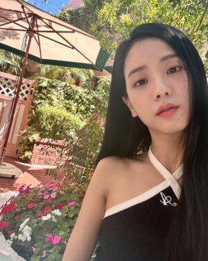 Kim Jisoo Instagram - 🍊
ᘏ▸◂ᘏ
꒰ ɞ̴̶̷ ·̮ ɞ̴̶̷ ꒱
/>🥨c\ ♡