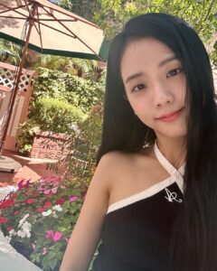 Kim Jisoo Instagram - 🍊 ᘏ▸◂ᘏ ꒰ ɞ̴̶̷ ·̮ ɞ̴̶̷ ꒱ />🥨c ♡ The Beverly Hills Hotel