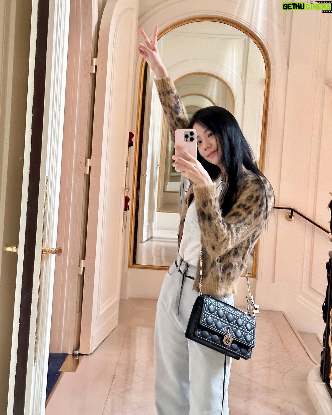 Kim Jisoo Instagram - ㅍ ㅏㄹ ㅣ☁️ Paris, France