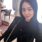 Kim Jisoo Instagram - 꽃향기만 남기고 갔단다 @Dior 🌹 Dior - Paris Montaigne