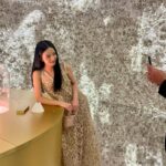 Kim Jisoo Instagram - stunning @Diorbeauty ⭐️ #JadoreDior #FlowersAreGold Beaux-Arts de Paris