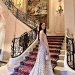 Kim Jisoo Instagram - stunning @Diorbeauty ⭐️ #JadoreDior #FlowersAreGold Beaux-Arts de Paris