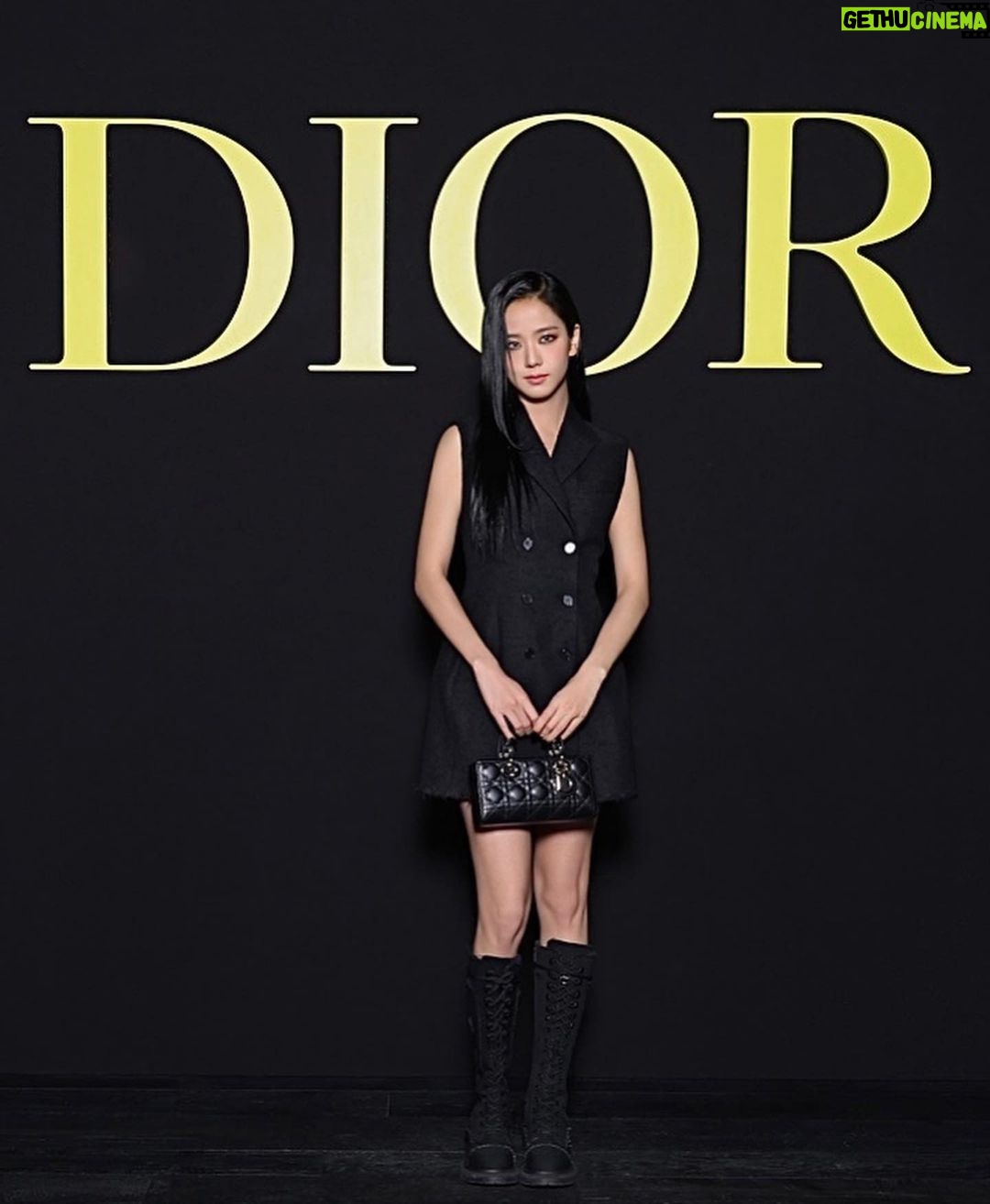 Kim Jisoo Instagram - Special day with @Dior 🖤 #DiorSS24 @MariaGraziaChiuri Paris, France
