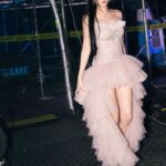 Kim Jisoo Instagram - 2022년 10월 15일, 16일에 시작한 BLACKPINK BORN PINK WORLD TOUR를 2023년 9월 16일, 17일로 막을 내리게 됐습니다! 🖤💖 처음 투어를 시작할 때 오랜 시간 못 본 블링크를 만날 수 있다는 두근거림 반과 잘 해낼 수 있을지 걱정 반으로 시작했는데요, 저희와 함께 즐겨준 여러 나라에 있는 모든 블링크들 너무 고맙고 사랑합니다!💓 투어 중간중간 코첼라, BST 등등 큰 공연들도 할 수 있어서 너무 영광이었습니다. 그리고, 처음으로 솔로 앨범도 나오고 저의 솔로곡으로 콘서트에서 공연할 수 있어서 행복했던 것 같아요!🌹 이렇게 많은 추억이 남은 공연인 만큼 시작했던 서울에서 마무리할 수 있어서 너무나도 좋았고, 건강하게 잘 마무리해 준 우리 블랙핑크 멤버들한테도 고맙고 사랑한다고 말하고 싶어요! ♥️ 약 1년 동안 함께 해준 TEAM BLACKPINK!! 우리 모든 공연 스텝분들, 헤메스분들, 댄서분들 다 너무 고맙고 자랑스럽습니다!👍🏻👏🏻👍🏻👏🏻 우리 블링크!!! 언제나 함께해 주고 블랙핑크를 행복하게 해 줘서 고마워요! 행복했습니다! 사랑합니다! 🖤💖 @blackpinkofficial #BORNPINKFINALE 🥹 고척돔