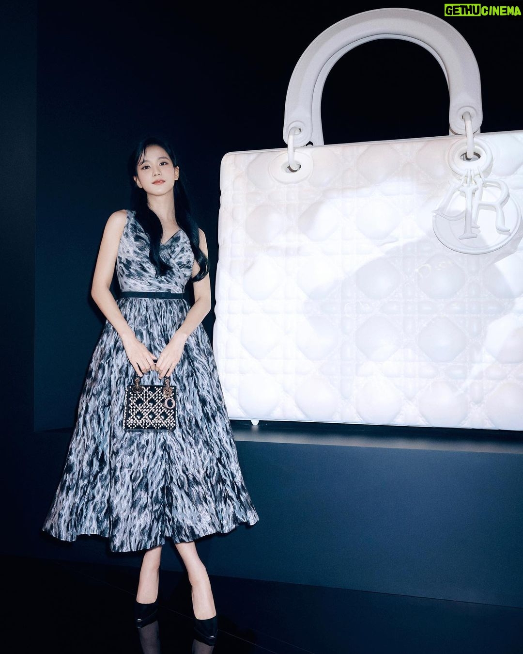 Kim Jisoo Instagram - In the heart of Seoul, global ambassador @Sooyaaa__ graces the #LadyDior Celebration exhibition with her signature poise, wearing a meticulously designed #DiorAW23 ensemble by @MariaGraziaChiuri. #StarsinDior