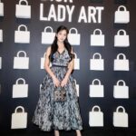 Kim Jisoo Instagram - In the heart of Seoul, global ambassador @Sooyaaa__ graces the #LadyDior Celebration exhibition with her signature poise, wearing a meticulously designed #DiorAW23 ensemble by @MariaGraziaChiuri. #StarsinDior