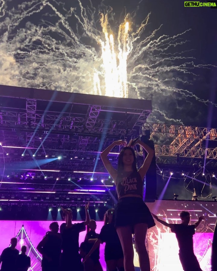 Kim Jisoo Instagram - BLACKPINK in Bay Area! 🖤💖 Thank you for the warm welcome to our first-ever sf show! Your energy was wild! Hope to be back to see you all again soon! Love you Blinks✨ Oracle Park