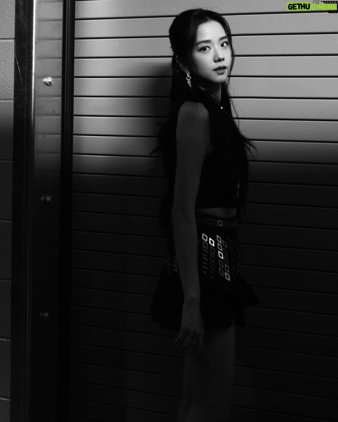 Kim Jisoo Instagram - I love watching the shows in Vegas, so being able to perform here for the first time was huge! I hope our Vegas blinks enjoyed our show just as much as the amazing Vegas shows! 💓 Thank you for having us and Love you ! 💓 Allegiant Stadium