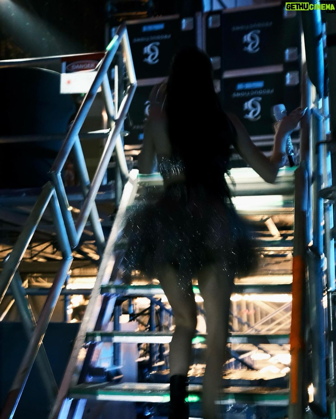 Kim Jisoo Instagram - I love watching the shows in Vegas, so being able to perform here for the first time was huge! I hope our Vegas blinks enjoyed our show just as much as the amazing Vegas shows! 💓 Thank you for having us and Love you ! 💓 Allegiant Stadium
