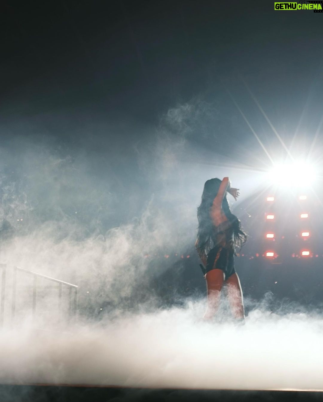 Kim Jisoo Instagram - I love watching the shows in Vegas, so being able to perform here for the first time was huge! I hope our Vegas blinks enjoyed our show just as much as the amazing Vegas shows! 💓 Thank you for having us and Love you ! 💓 Allegiant Stadium
