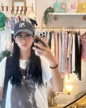 Kim Jisoo Instagram - adventure in the big 🍎