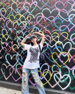Kim Jisoo Instagram - adventure in the big 🍎