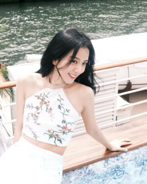 Kim Jisoo Instagram - At the Dior Spa Cruise 🌊
#DiorSpa @Diorbeauty