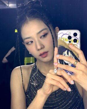 Kim Jisoo Instagram - I had such a good time in Vietnam, where I visited for the first time! I got a lot of energy from BLINK! See you soon. I love you 🖤💖