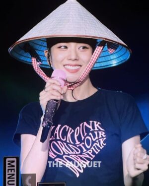 Kim Jisoo Instagram - I had such a good time in Vietnam, where I visited for the first time! I got a lot of energy from BLINK! See you soon. I love you 🖤💖