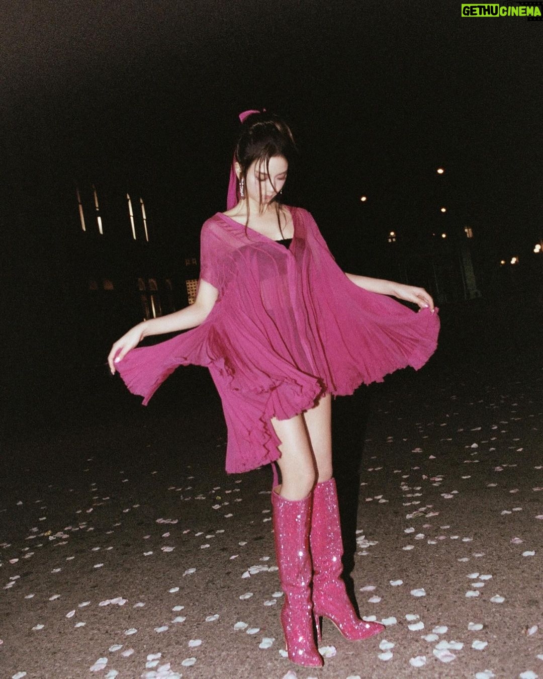 Kim Jisoo Instagram - 나의 행복했던 2023 안녕 2024 잘 부탁해 🌝