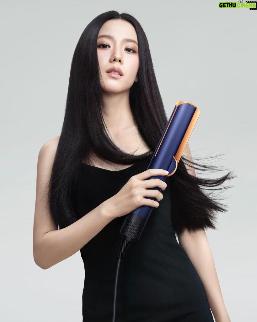 Kim Jisoo Instagram - Excited to be part of the @Dyson Family! Loving the Airstrait that gives me straight, shiny hair✨