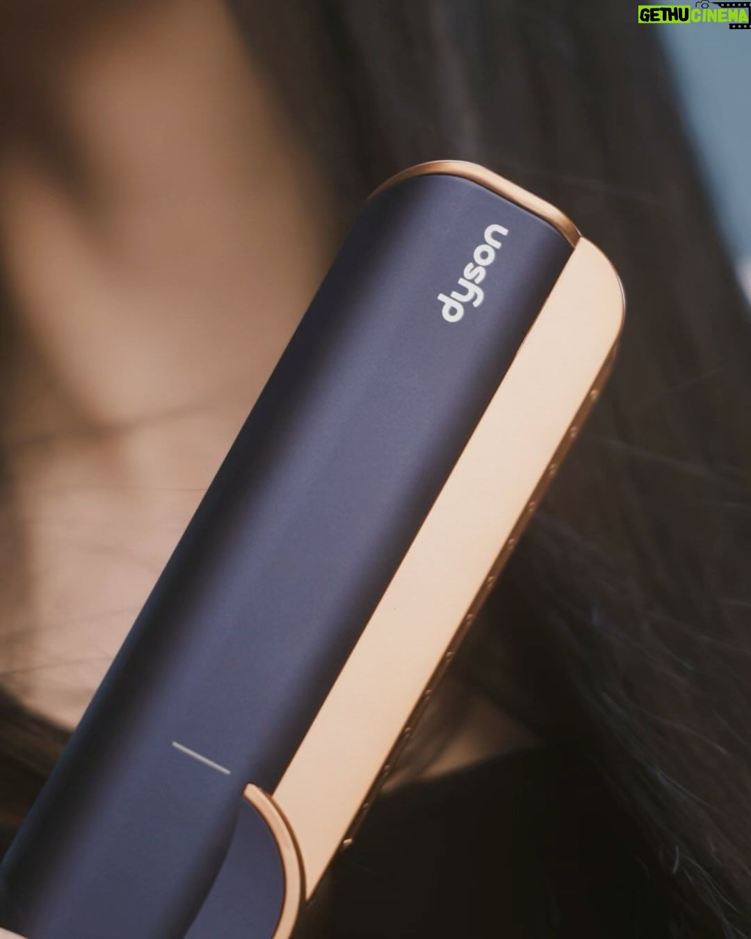 Kim Jisoo Instagram - Excited to be part of the @Dyson Family! Loving the Airstrait that gives me straight, shiny hair✨