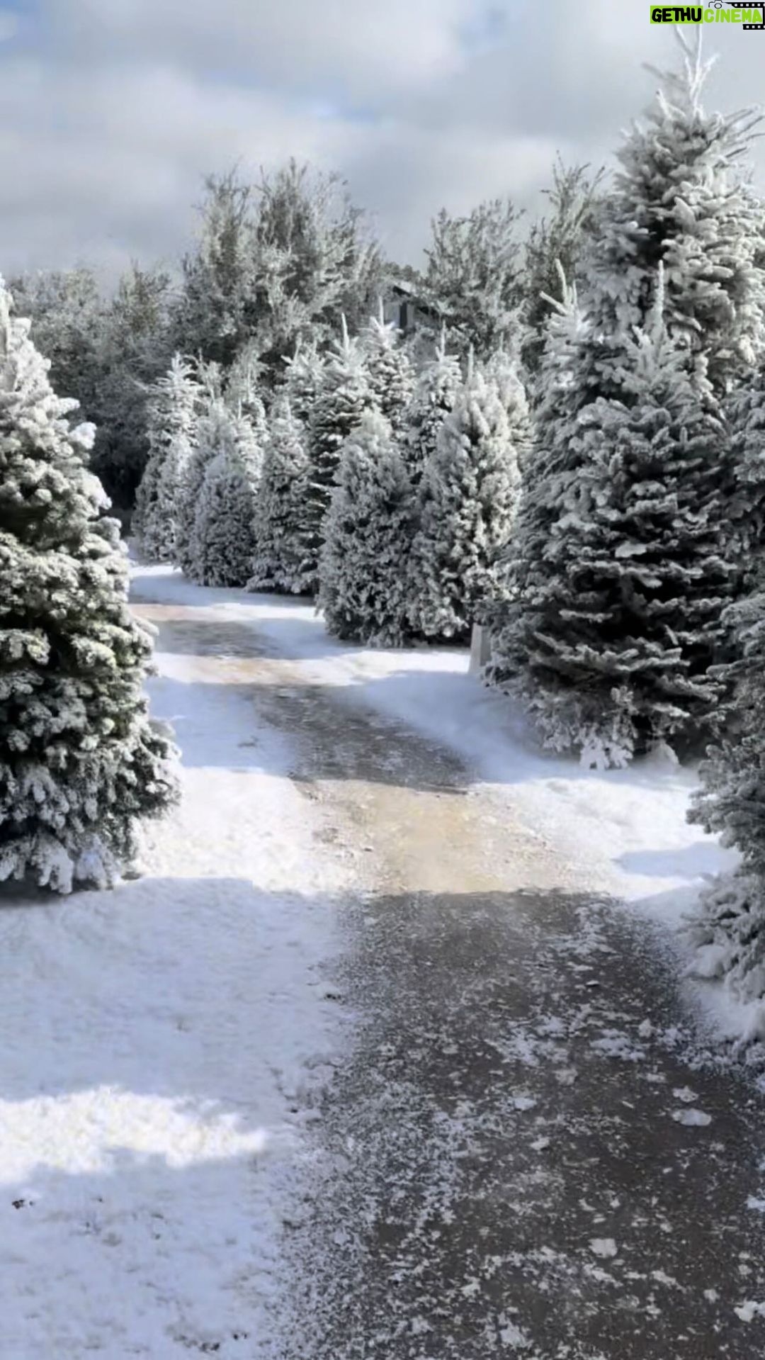 Kim Kardashian Instagram - winter wonderland ❄️☃️