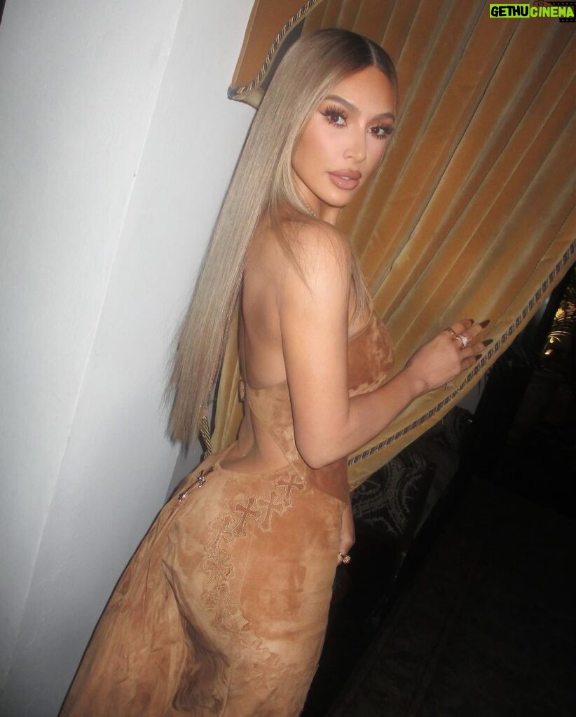 Kim Kardashian Instagram - 🍯