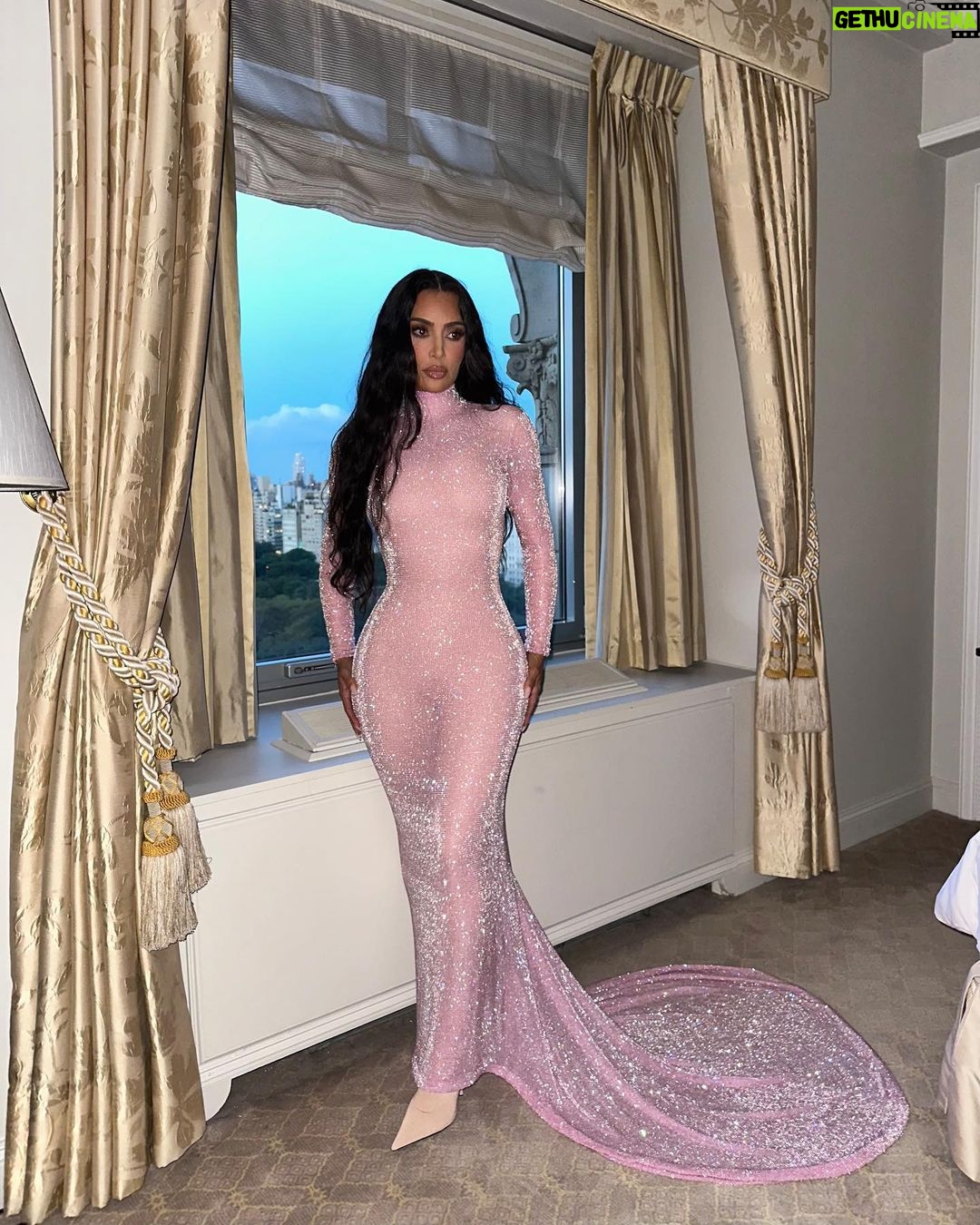 Kim Kardashian Instagram - Caring for women 🩷 at the Kering Foundation Gala