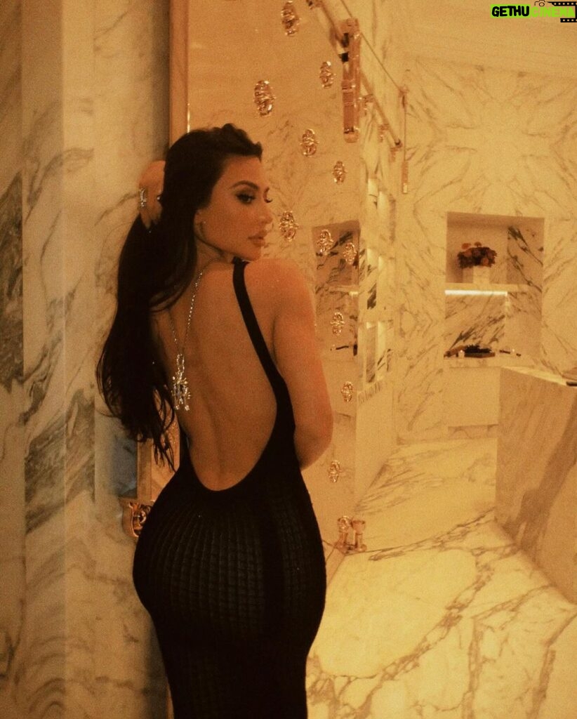 Kim Kardashian Instagram - ♠️🖤