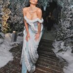 Kim Kardashian Instagram - ❄️ Santa Baby ❄️ #MuglerArchieves @muglerofficial