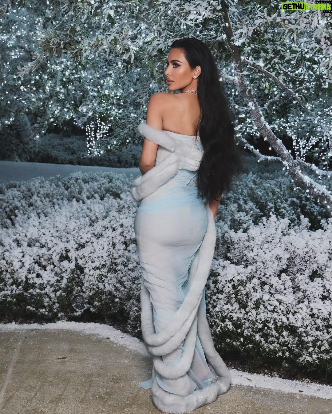 Kim Kardashian Instagram - ❄️ Santa Baby ❄️ #MuglerArchieves @muglerofficial