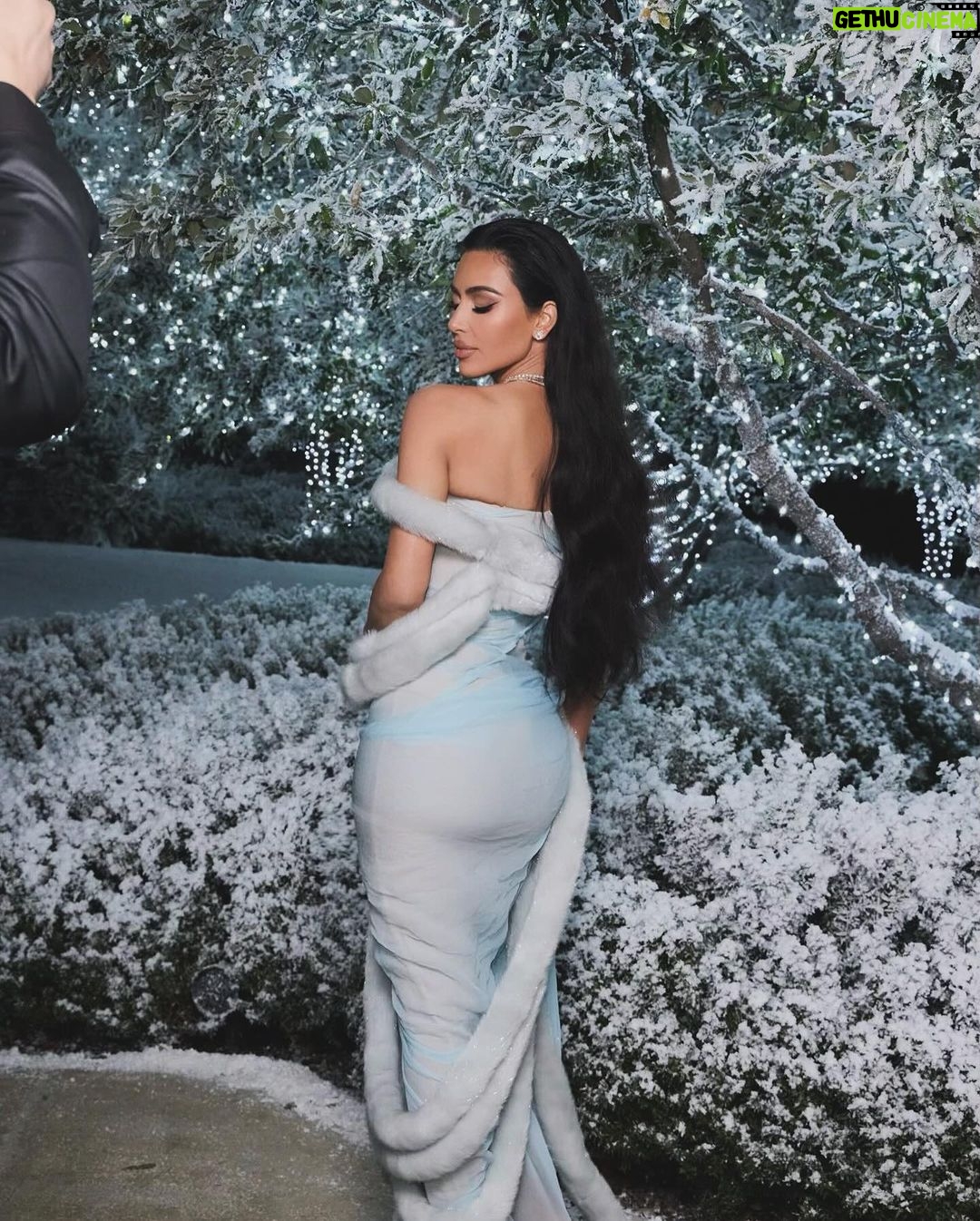 Kim Kardashian Instagram - ❄️ Santa Baby ❄️ #MuglerArchieves @muglerofficial