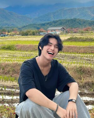 Kim Seong-hyuk Instagram - Smile 😝