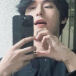 Kim Seong-hyuk Instagram – 🫰🌙